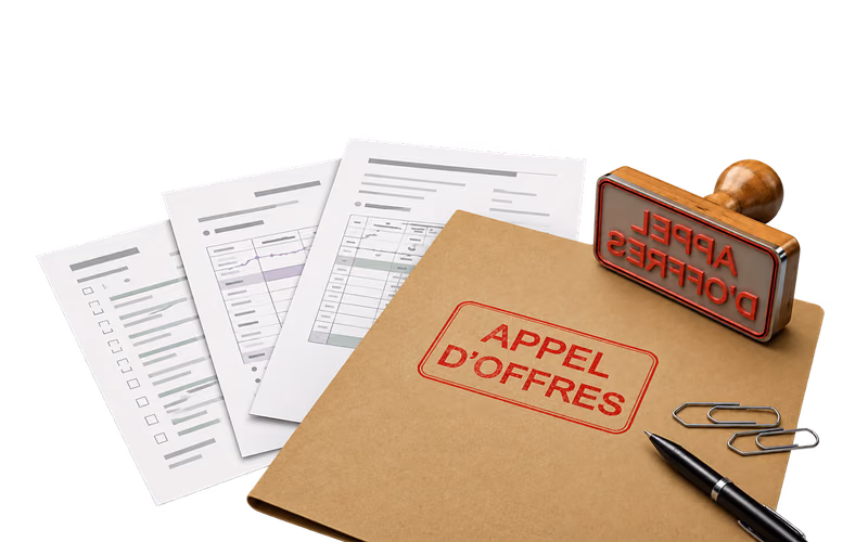 Un dossier d'appel d'offres avec ses documents et son tampon